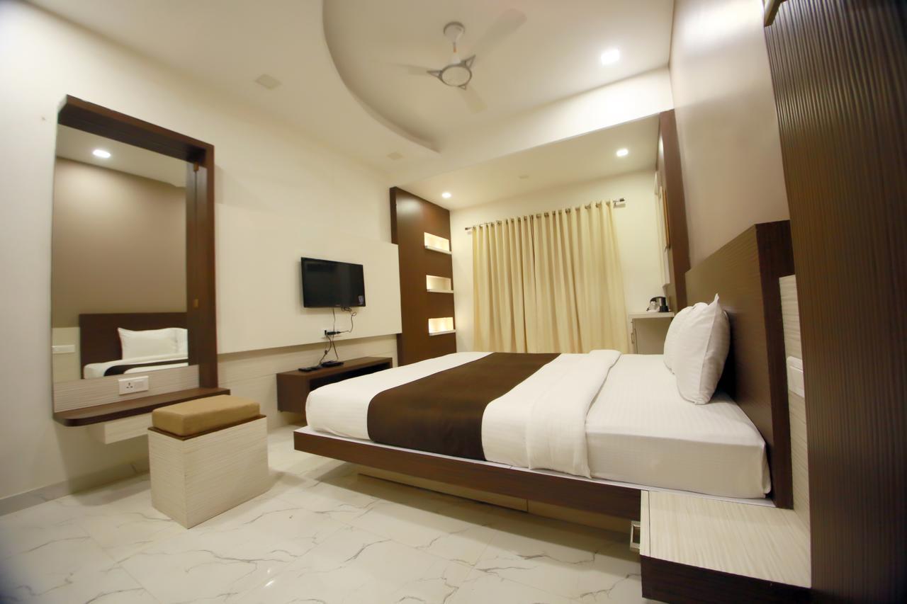 Hotel Madhuri Executive Kolhapur Εξωτερικό φωτογραφία