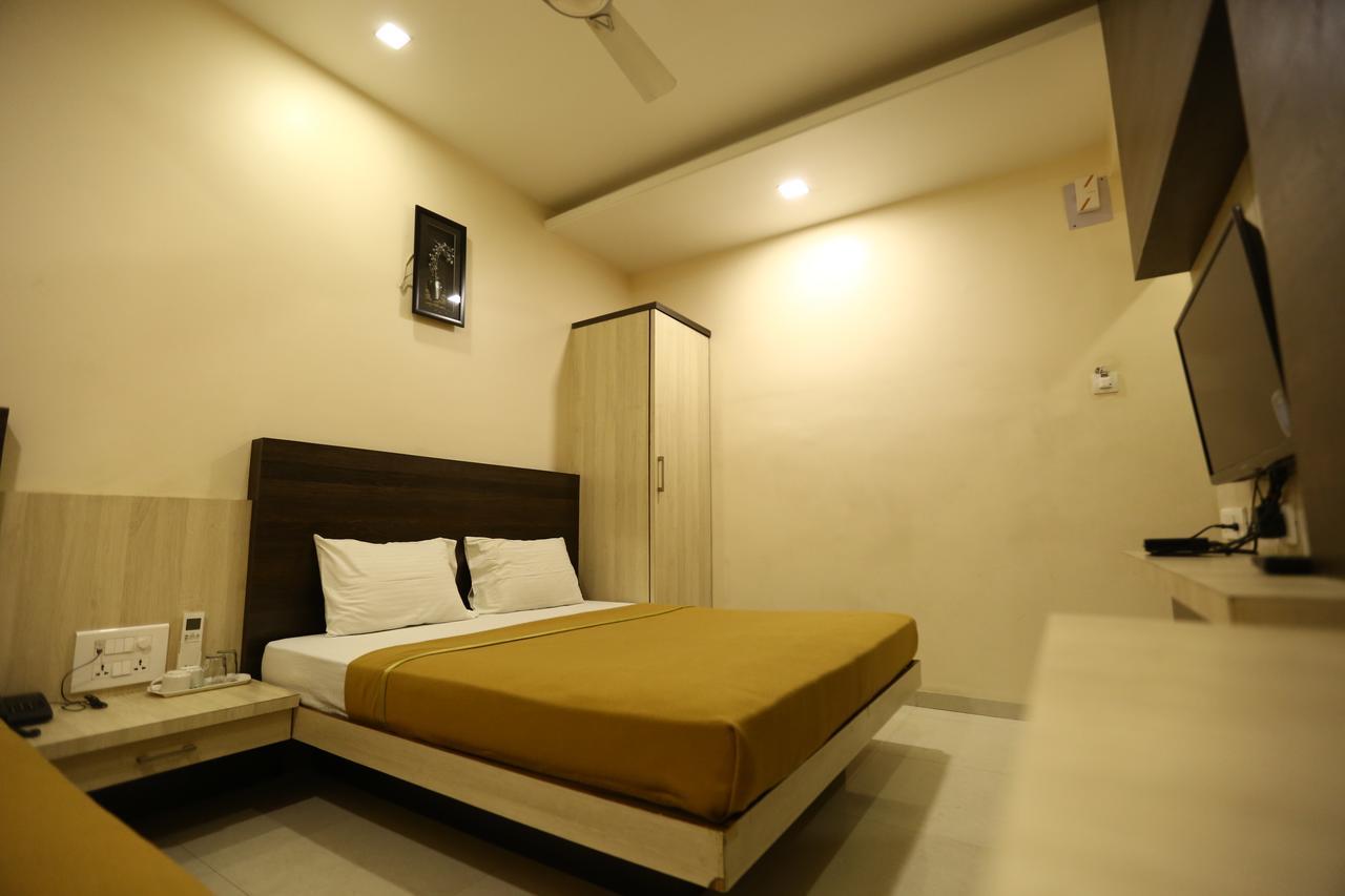 Hotel Madhuri Executive Kolhapur Εξωτερικό φωτογραφία