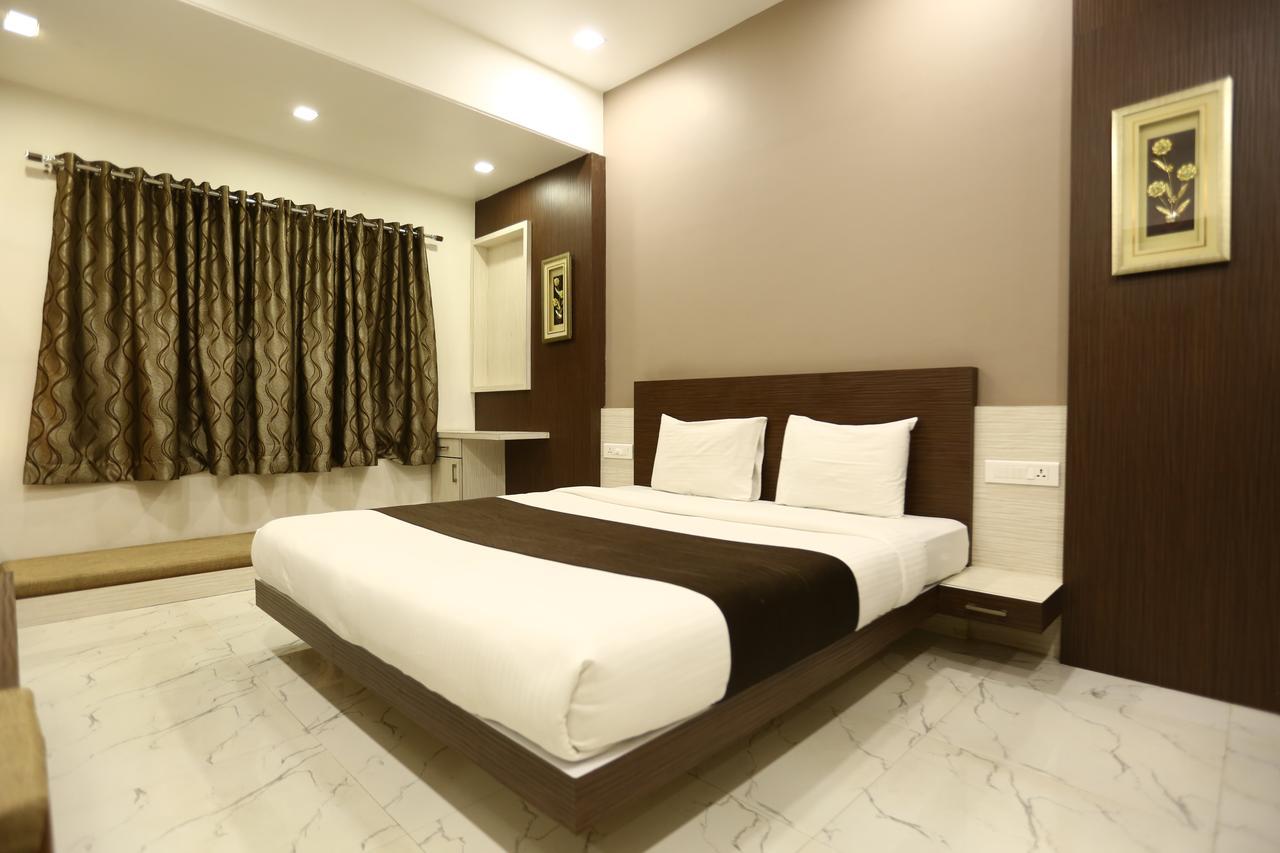 Hotel Madhuri Executive Kolhapur Εξωτερικό φωτογραφία