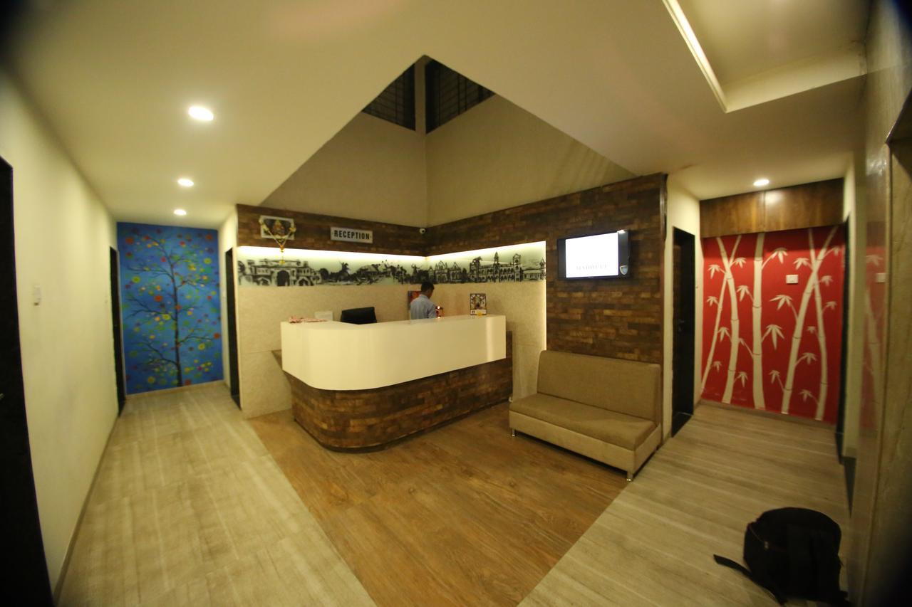 Hotel Madhuri Executive Kolhapur Εξωτερικό φωτογραφία